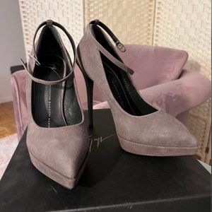 *NEW* Never Worn - Giuseppe Zanotti | Emy 110 Pumps in Gray | EU37.5